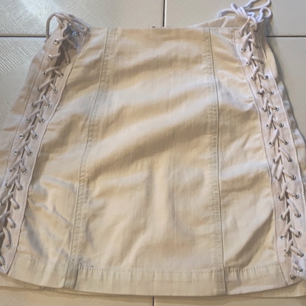 Carmar white Jean skirt with ties, size 27